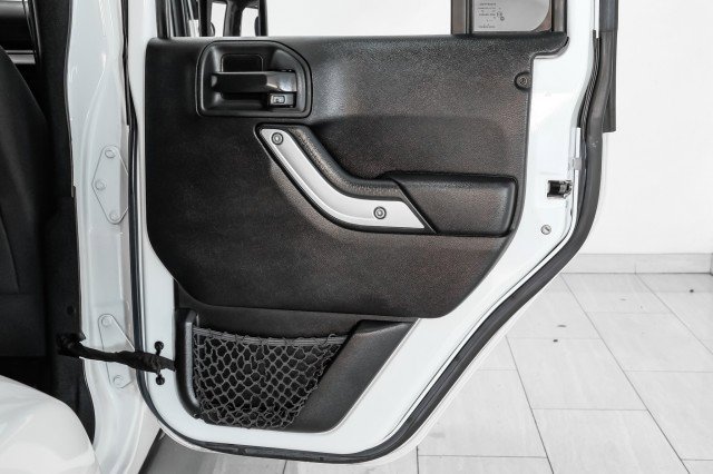 Used 2015 Jeep Wrangler Unlimited Sahara w/ Connectivity Group image 40