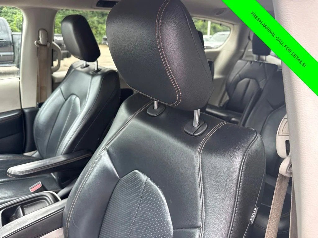 Used 2019 Chrysler Pacifica Touring-L FWD image 14