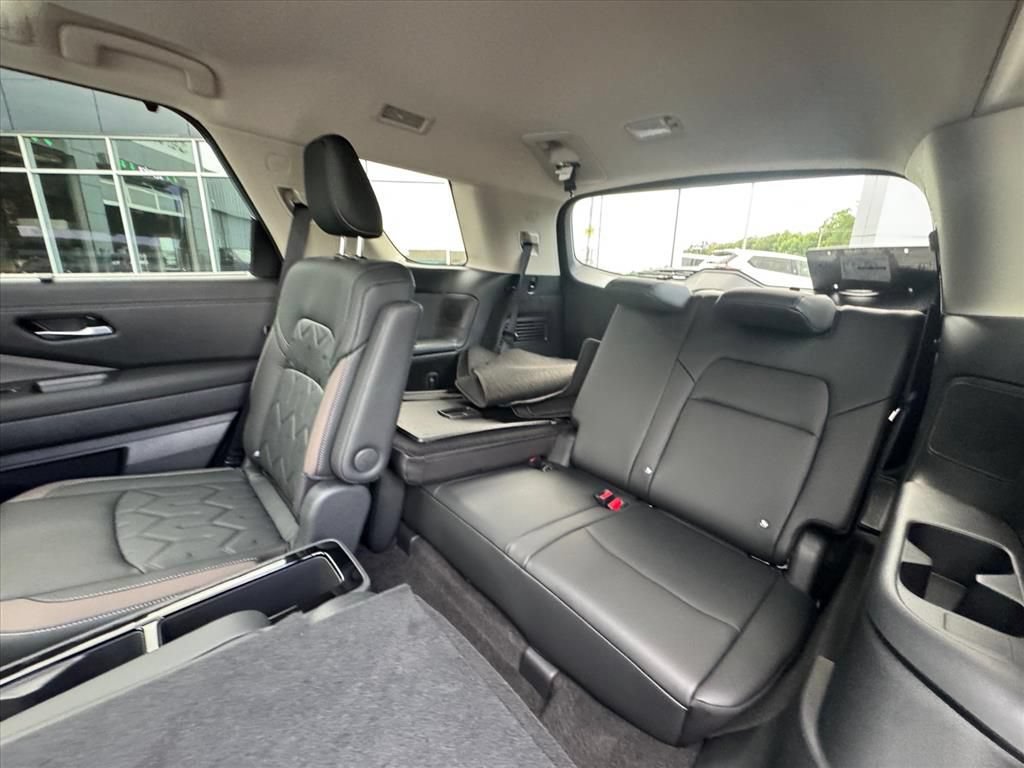 New 2026 Nissan Pathfinder Platinum w/ Lighting Package AWD/4WD image 13