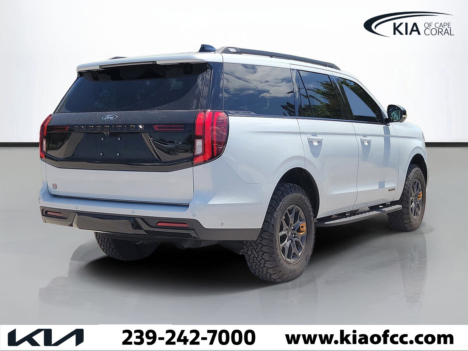 Used 2025 Ford Expedition Tremor image 3