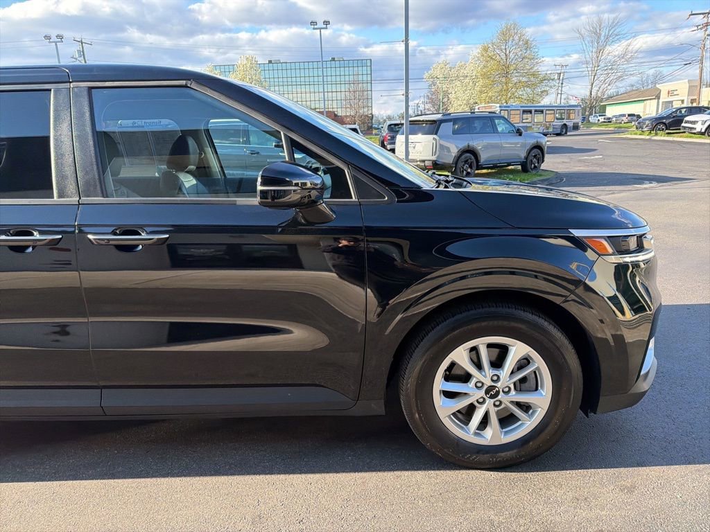 Used 2024 Kia Carnival LX FWD image 5