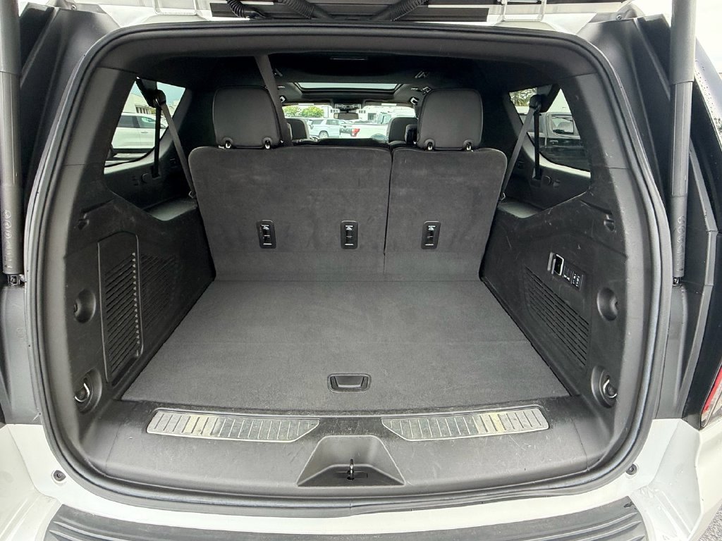 Used 2024 Chevrolet Suburban RST w/ Luxury Package RWD image 16