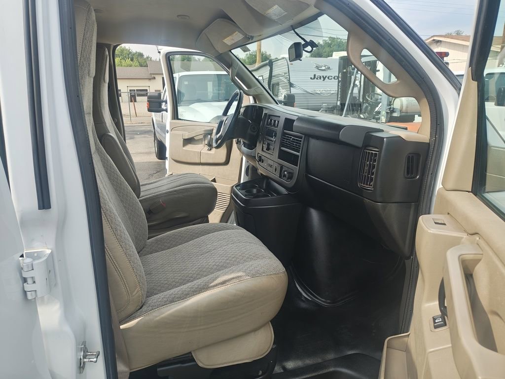 Used 2017 Chevrolet Express 2500 Extended image 10