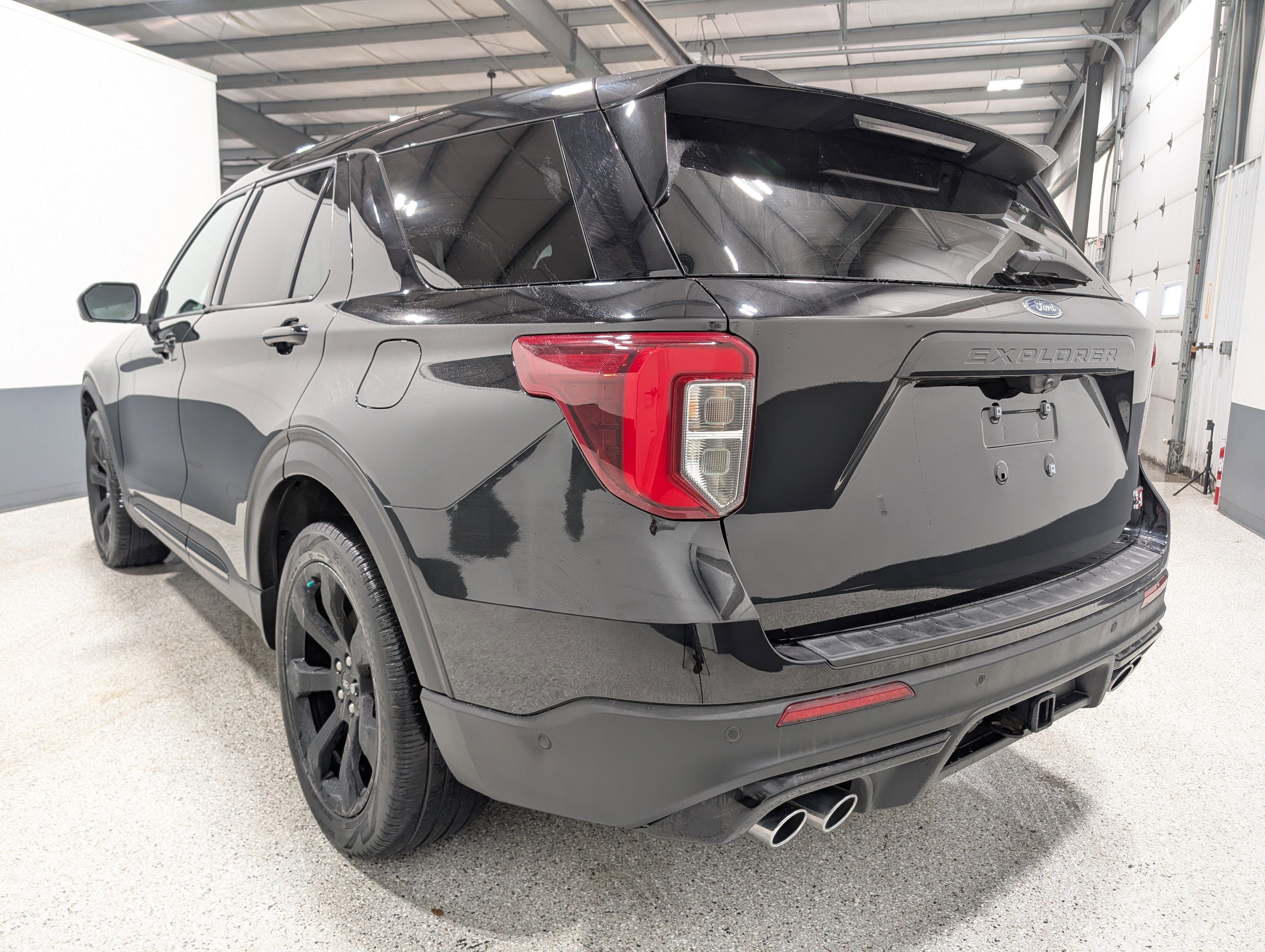 Used 2021 Ford Explorer ST w/ ST Street Pack image 5