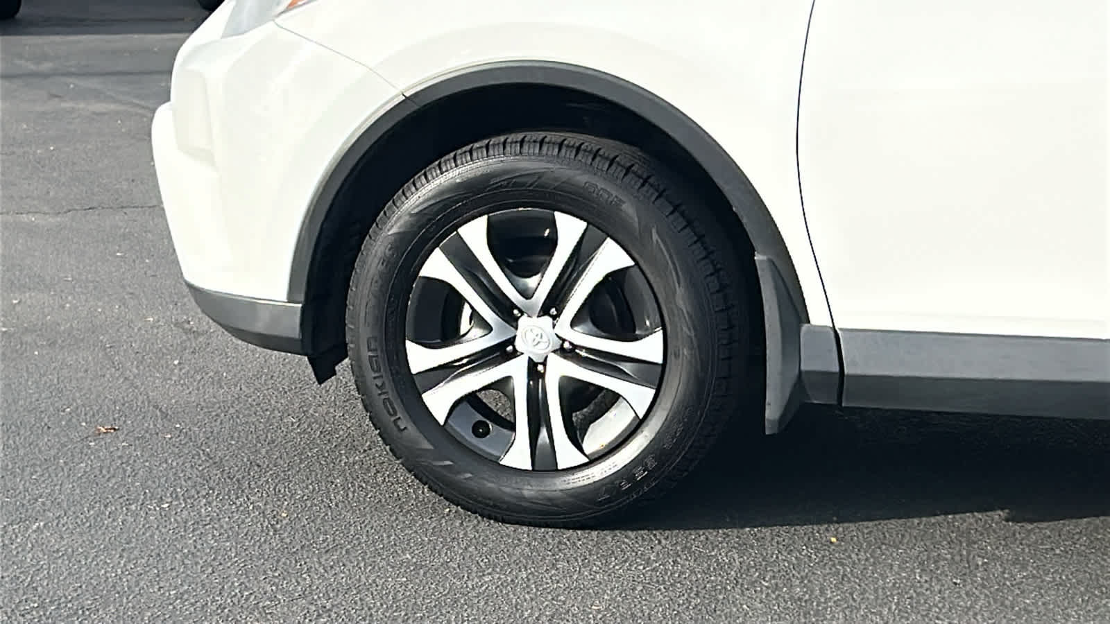 Used 2016 Toyota RAV4 LE AWD/4WD image 9