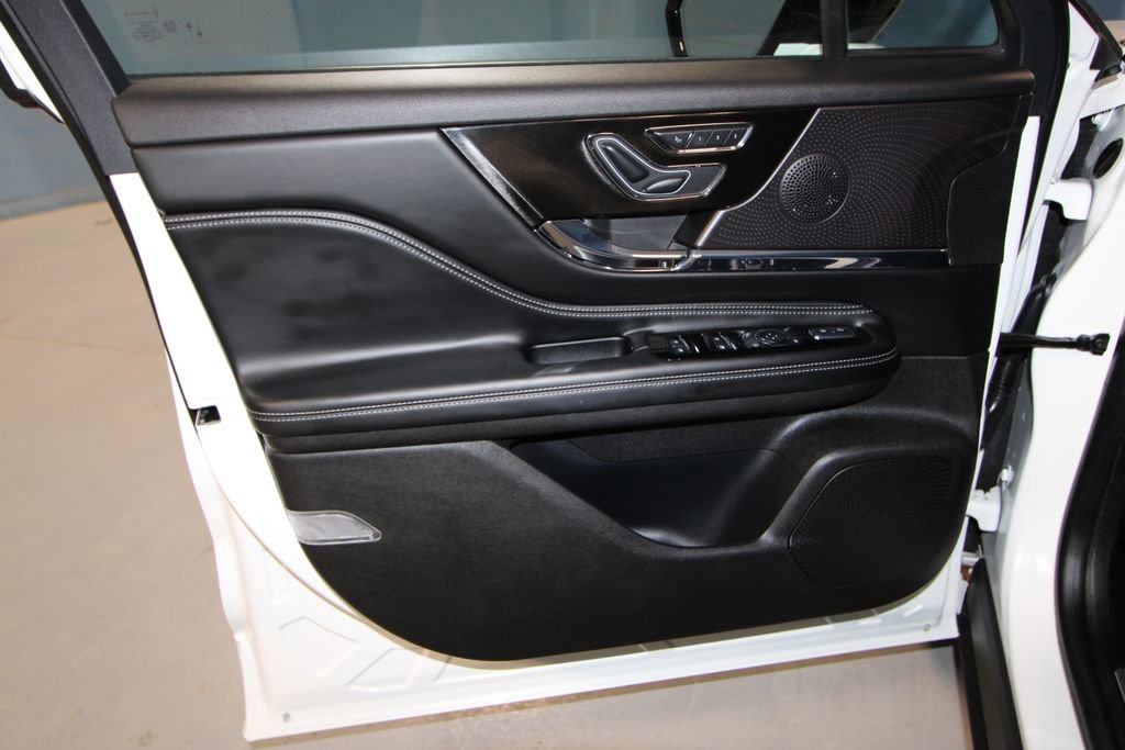 Used 2024 Lincoln Corsair Grand Touring w/ Equipment Group 301A image 5