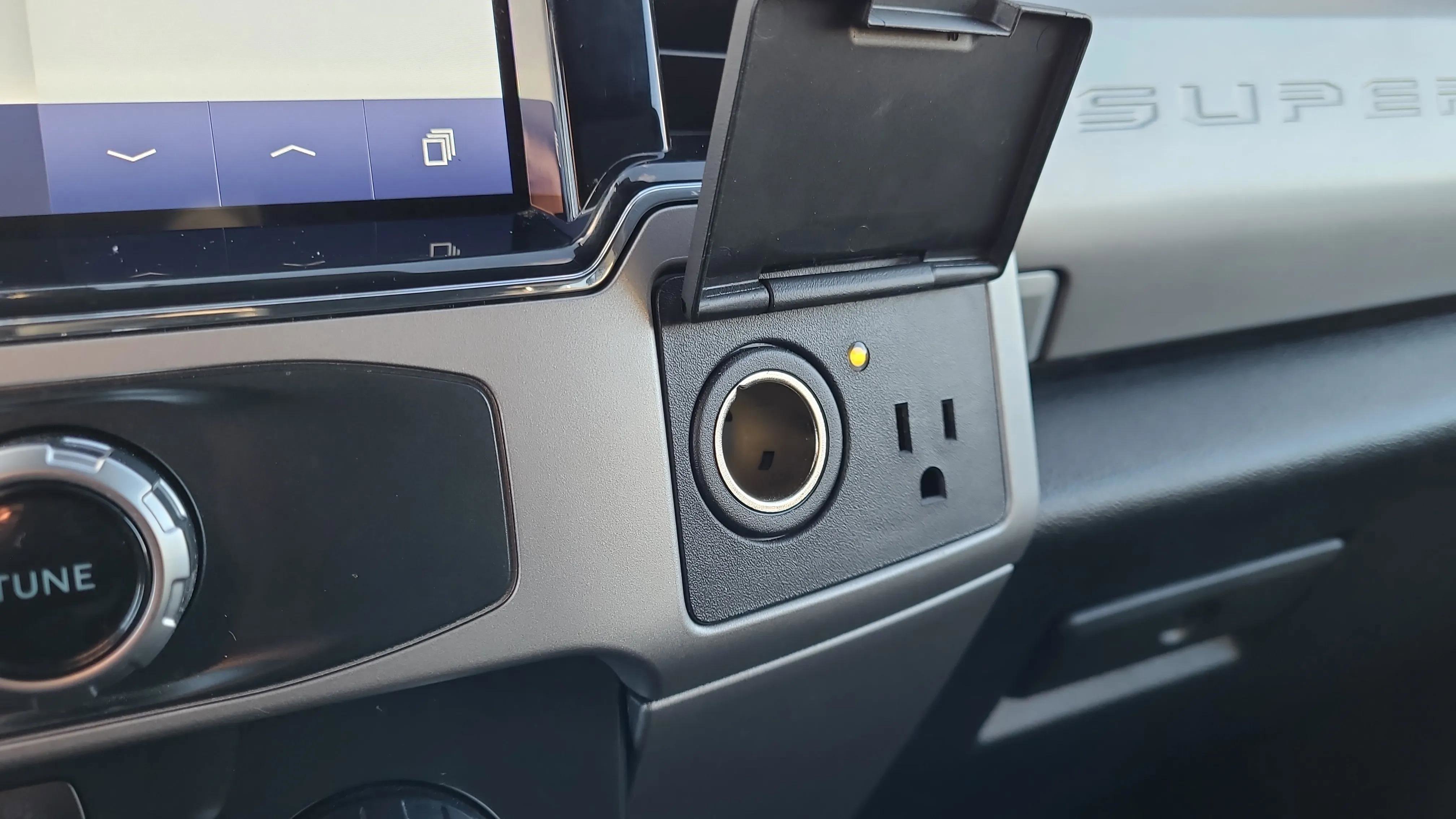 Used 2022 Ford F350 Lariat w/ Lariat Ultimate Package image 23