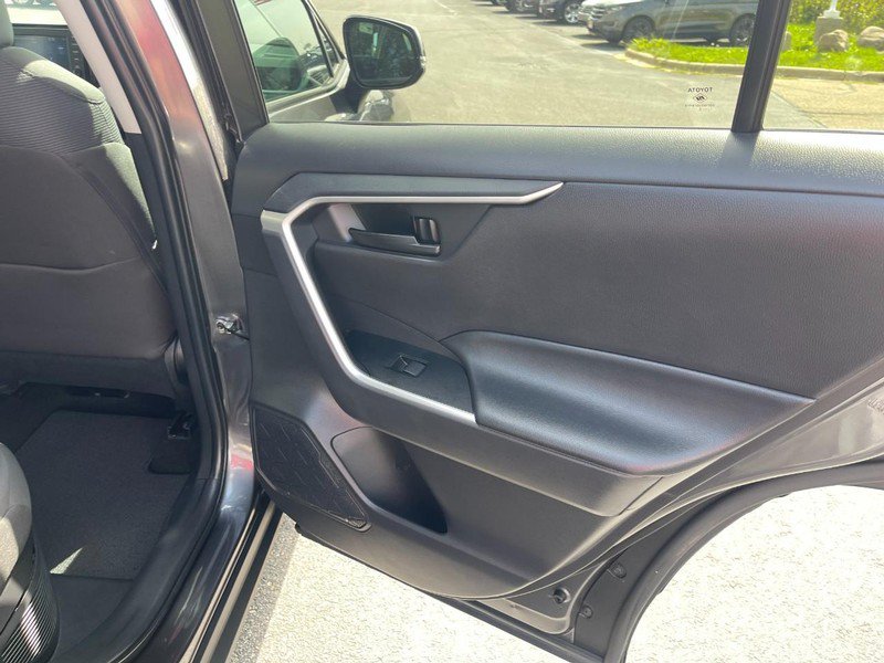 Used 2022 Toyota RAV4 LE AWD/4WD image 14
