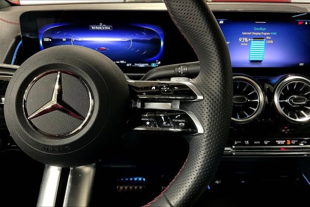 Used 2025 Mercedes-Benz EQB 300 4MATIC image 21