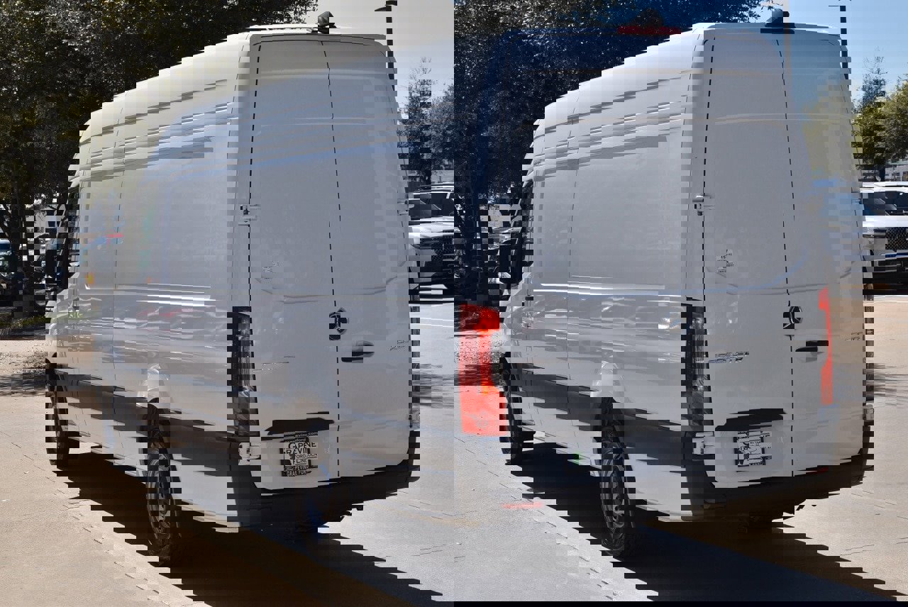 Used 2025 Mercedes-Benz Sprinter 2500 image 10