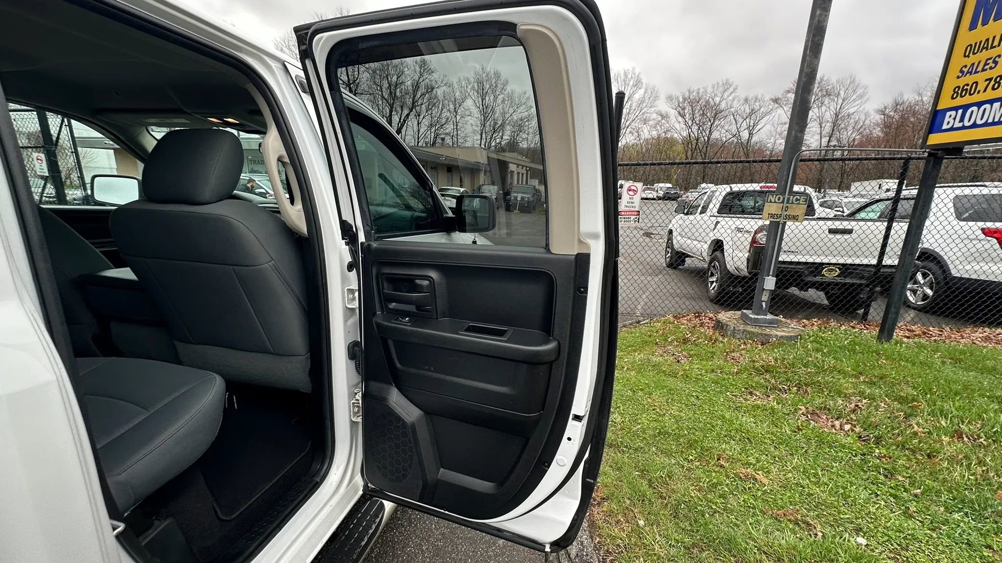 Used 2017 RAM 1500 Express image 30