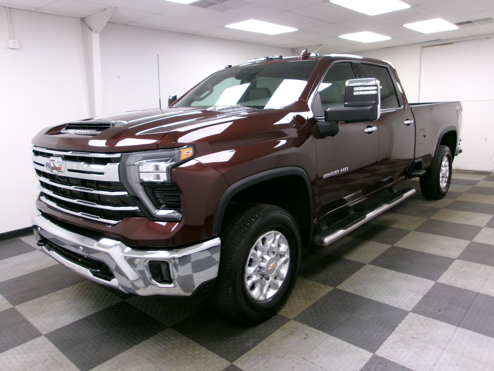 Used 2024 Chevrolet Silverado 2500 LTZ w/ LTZ Convenience Package AWD/4WD image 1