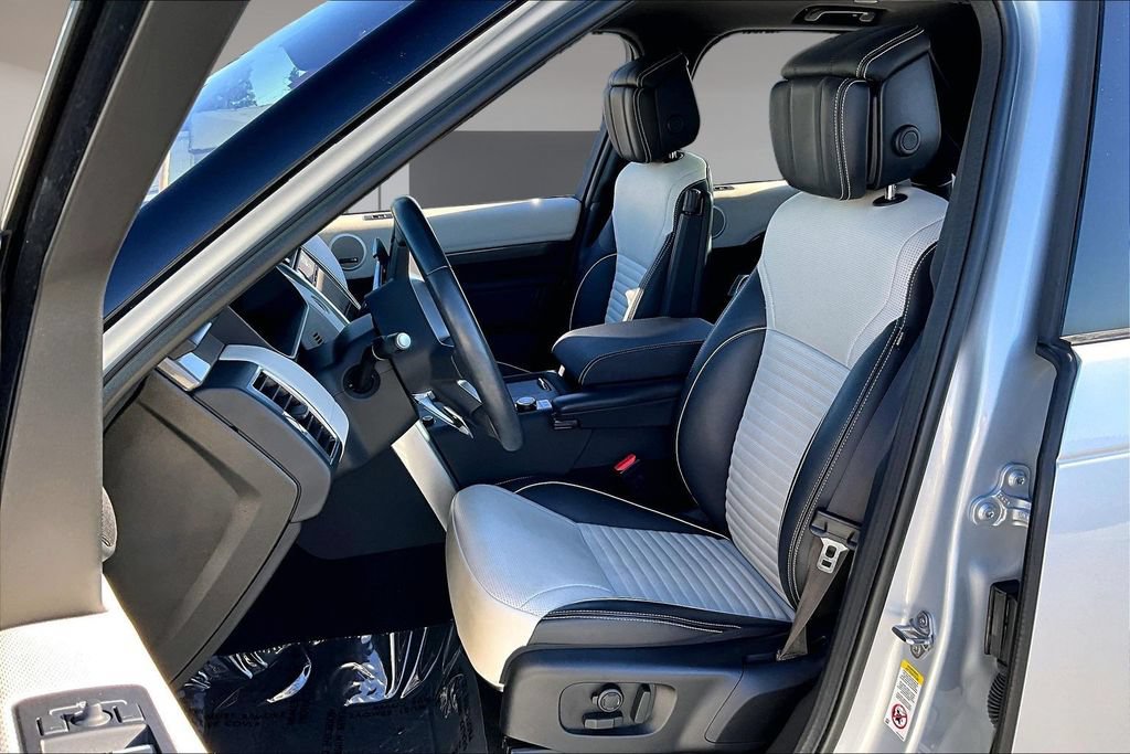 Certified 2023 Land Rover Discovery Metropolitan Edition AWD/4WD image 19