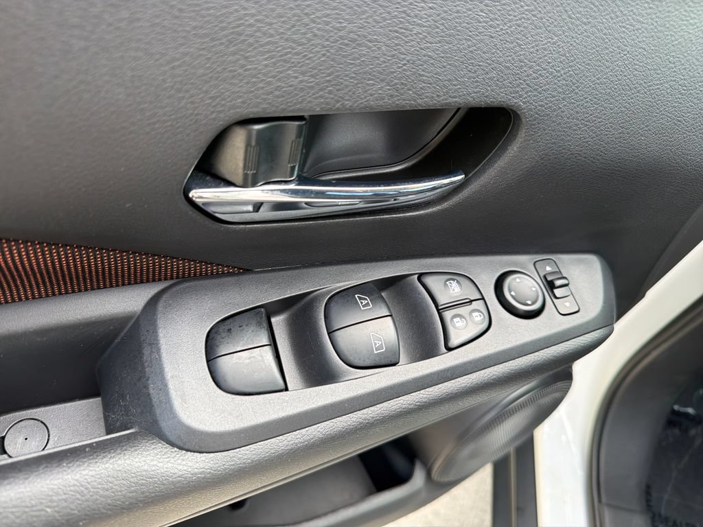 Certified 2021 Nissan Kicks SR FWD image 21