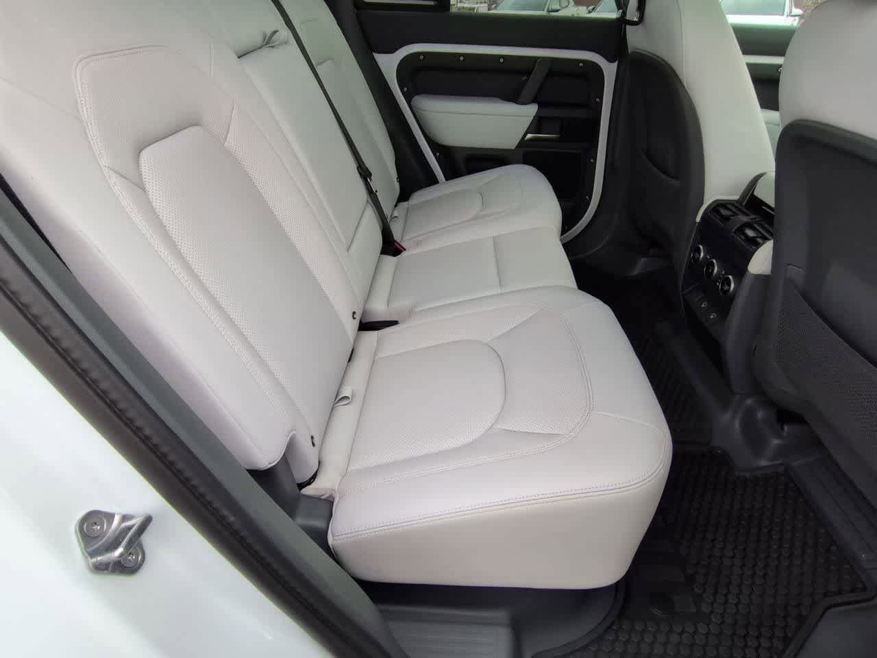 Certified 2025 Land Rover Defender 110 X-Dynamic SE image 21