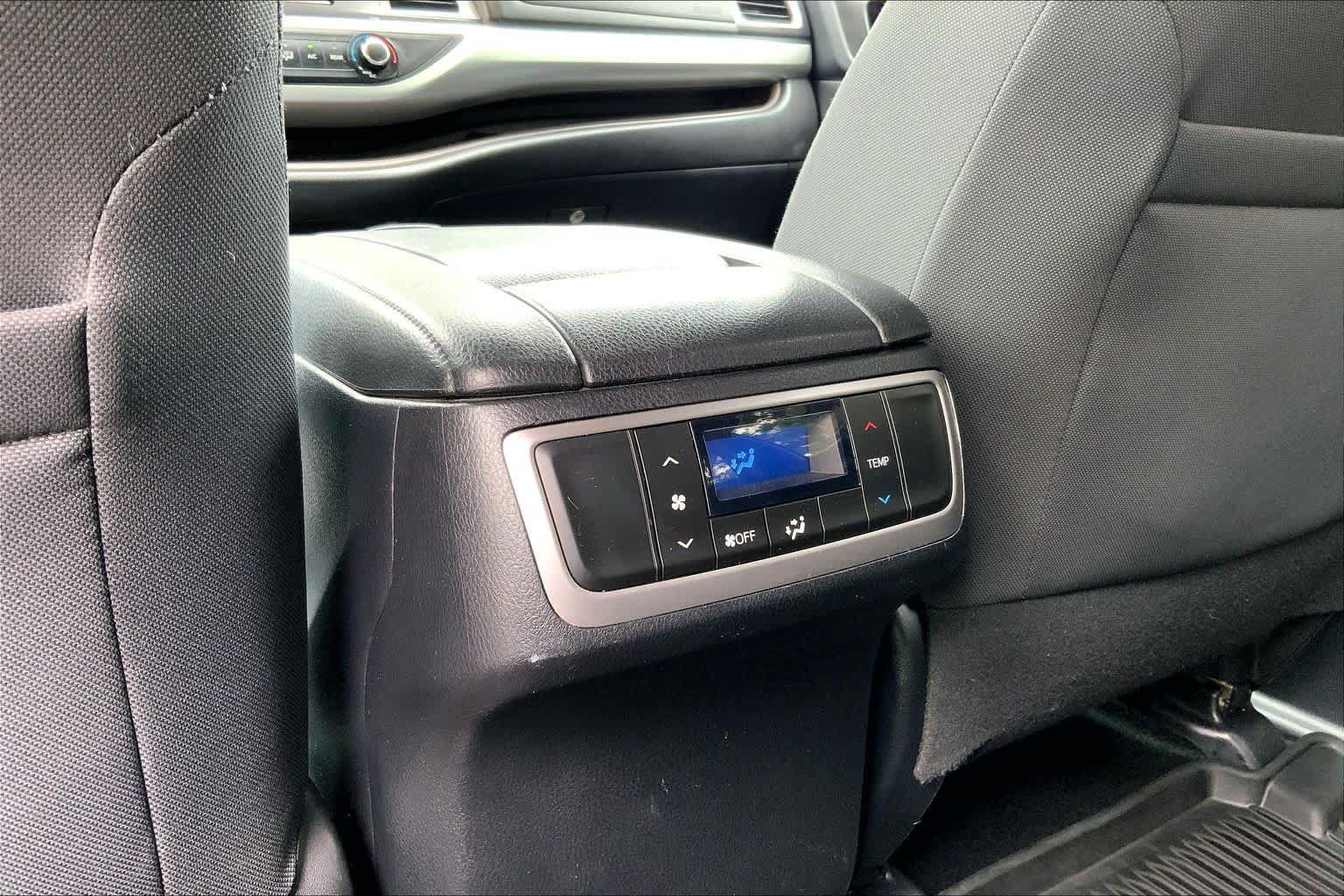 Used 2019 Toyota Highlander LE AWD/4WD image 35