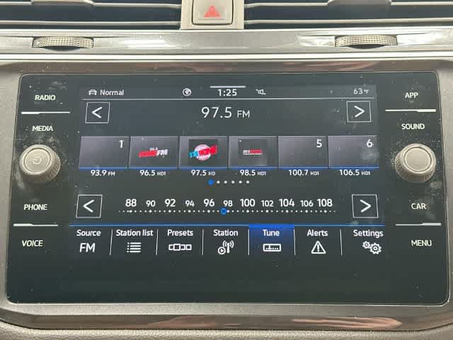 Used 2024 Volkswagen Tiguan SE AWD/4WD image 11