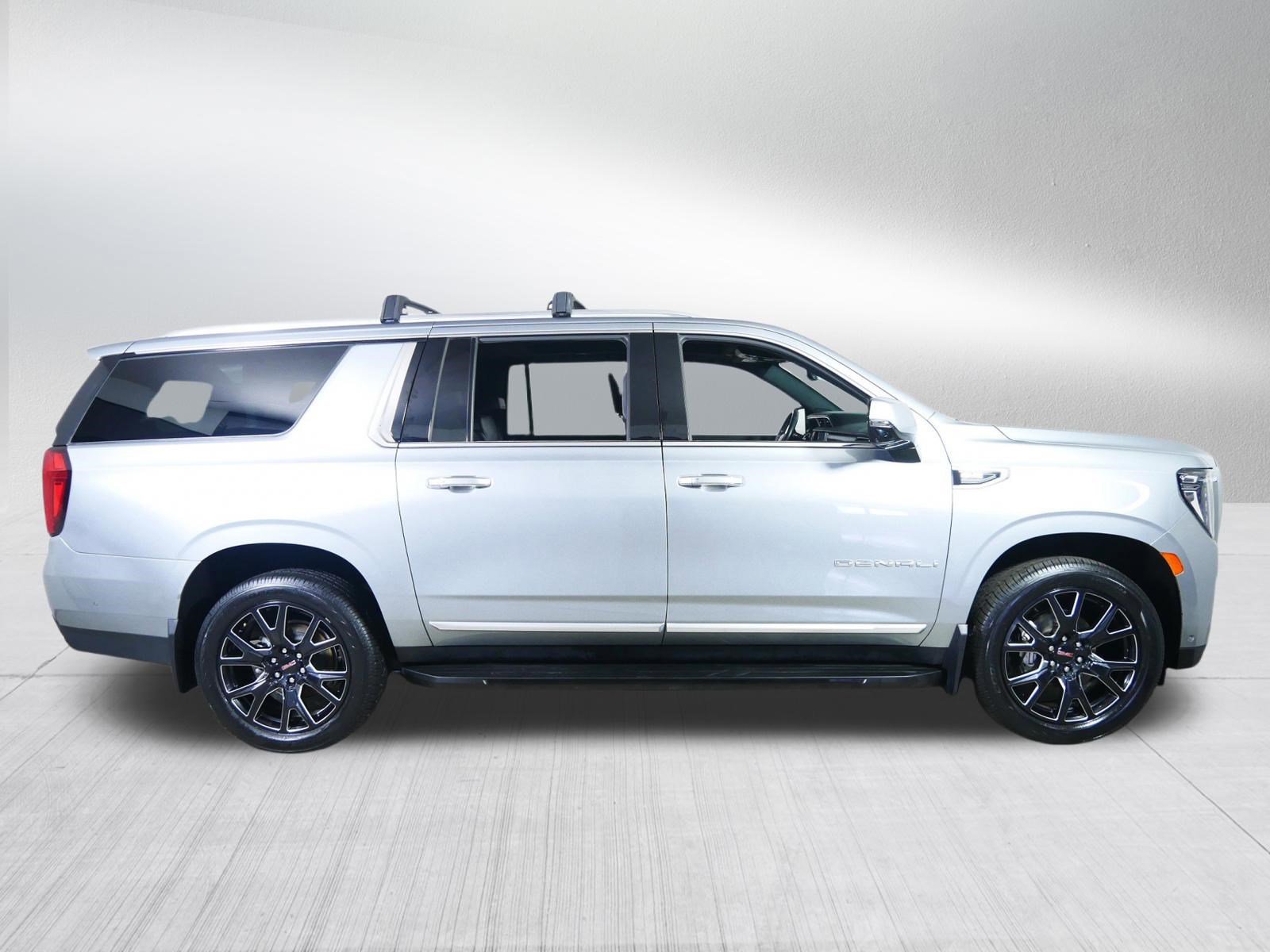 Used 2024 GMC Yukon XL Denali w/ Advanced Technology Package image 8