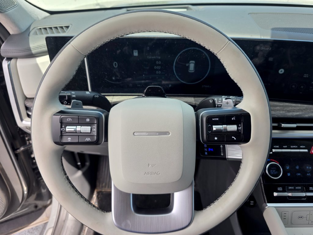 Used 2025 Hyundai Santa Fe Calligraphy AWD/4WD image 17