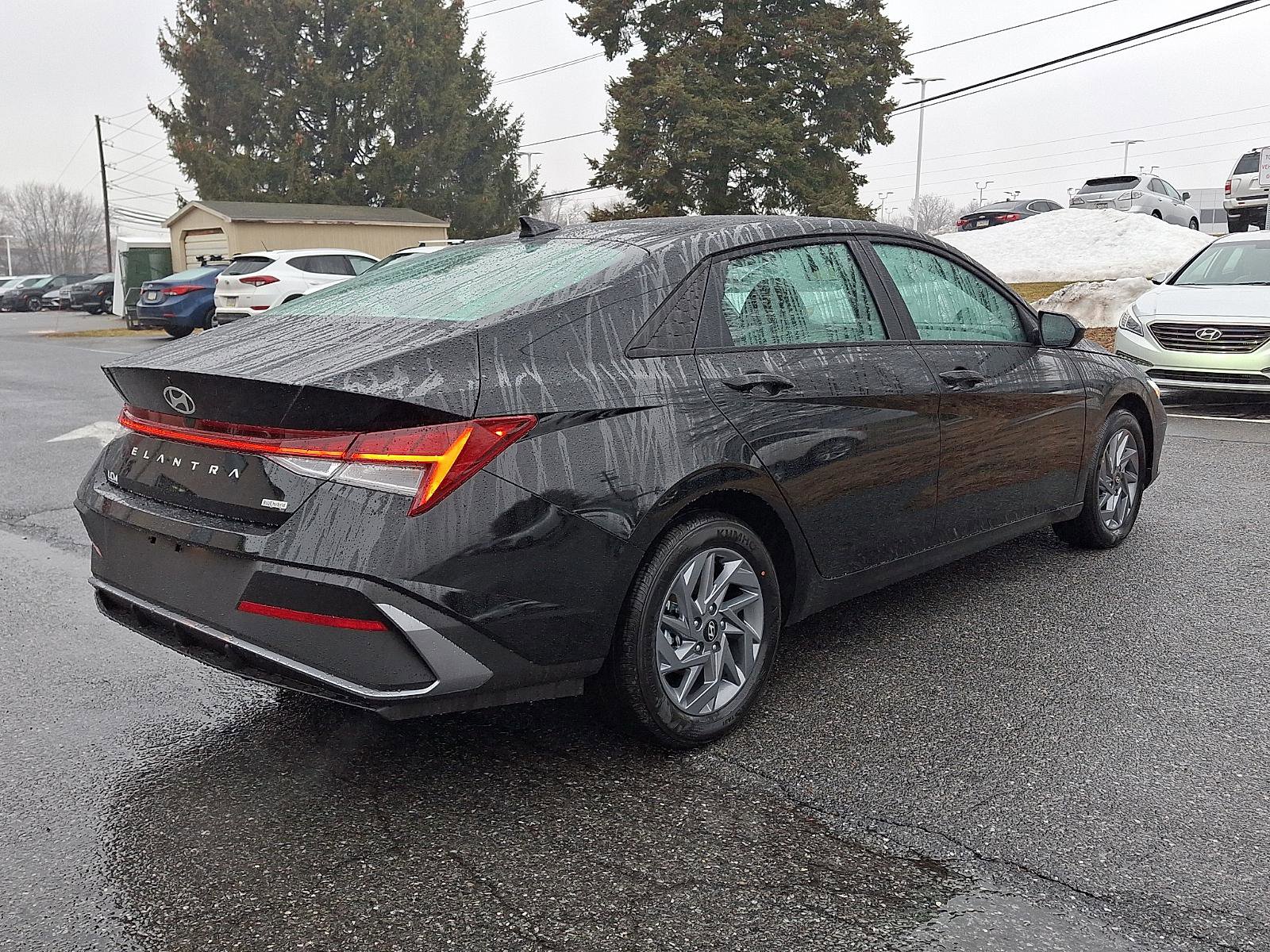 New 2026 Hyundai Elantra Blue image 3