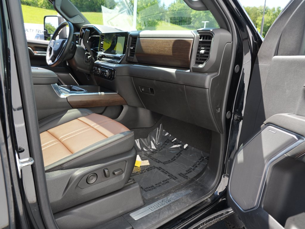 Certified 2025 Chevrolet Silverado 3500 High Country w/ High Country Premium Package AWD/4WD image 30