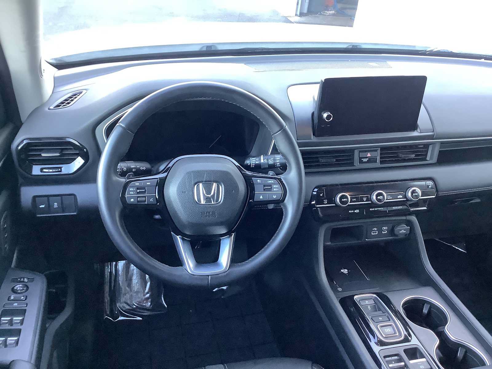Used 2024 Honda Pilot Touring image 10