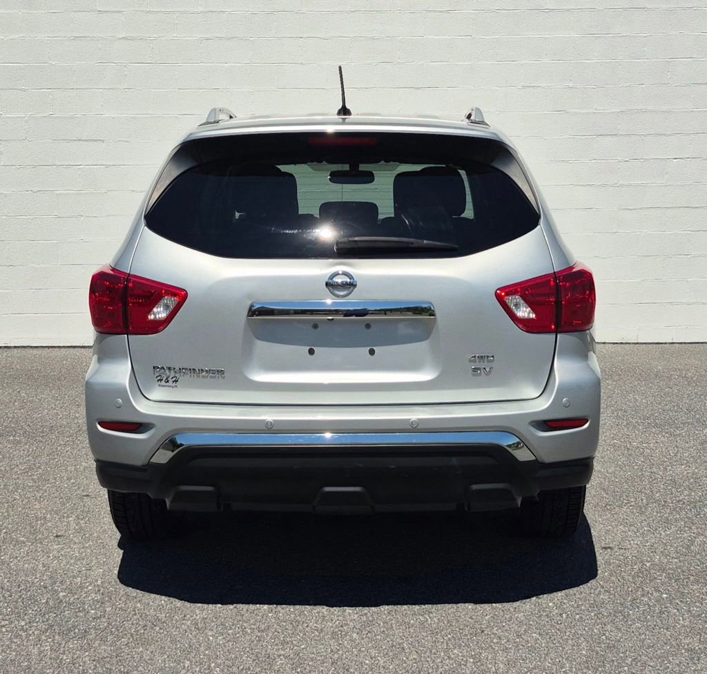 Used 2018 Nissan Pathfinder SV AWD/4WD image 16