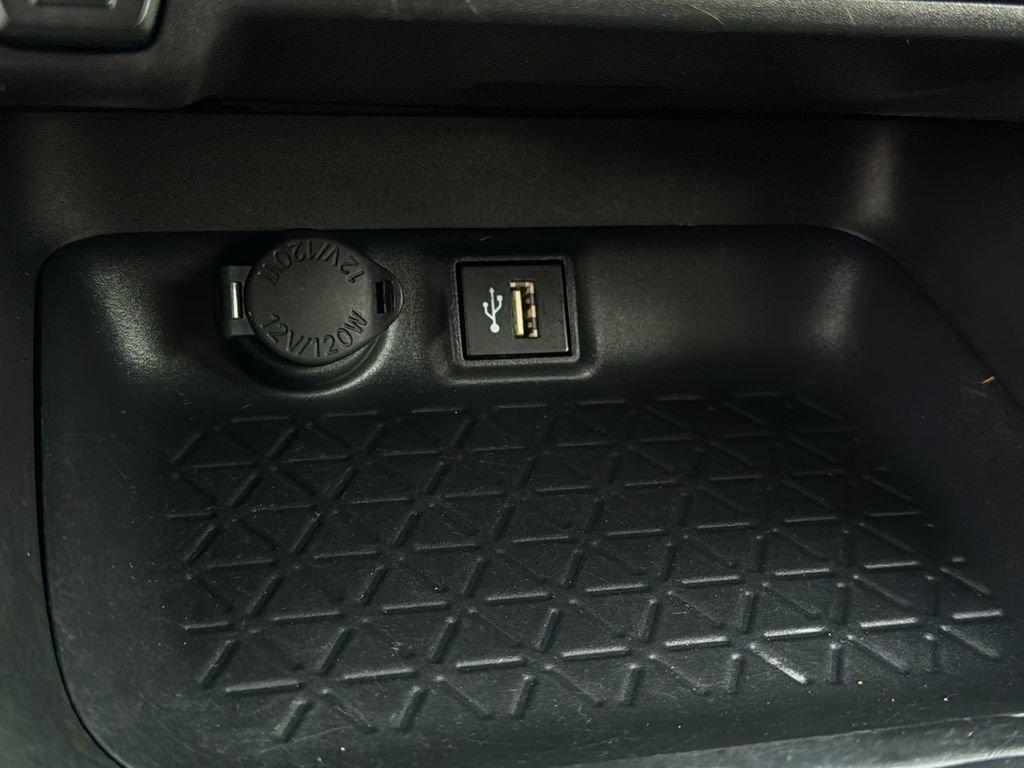 Used 2025 Toyota RAV4 XLE AWD/4WD image 30