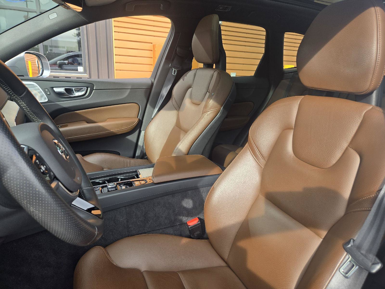 Used 2018 Volvo XC60 T8 Inscription w/ Advanced Package AWD/4WD image 10