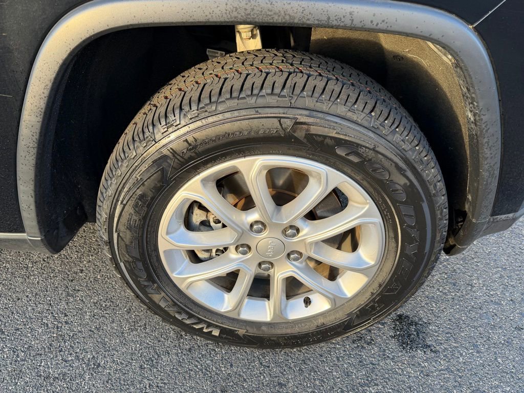 Certified 2021 Jeep Grand Cherokee Laredo image 15