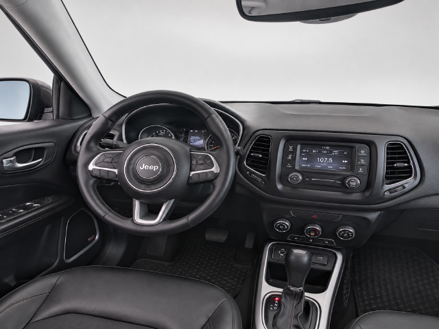 Used 2018 Jeep Compass Latitude w/ Cold Weather Group FWD image 12