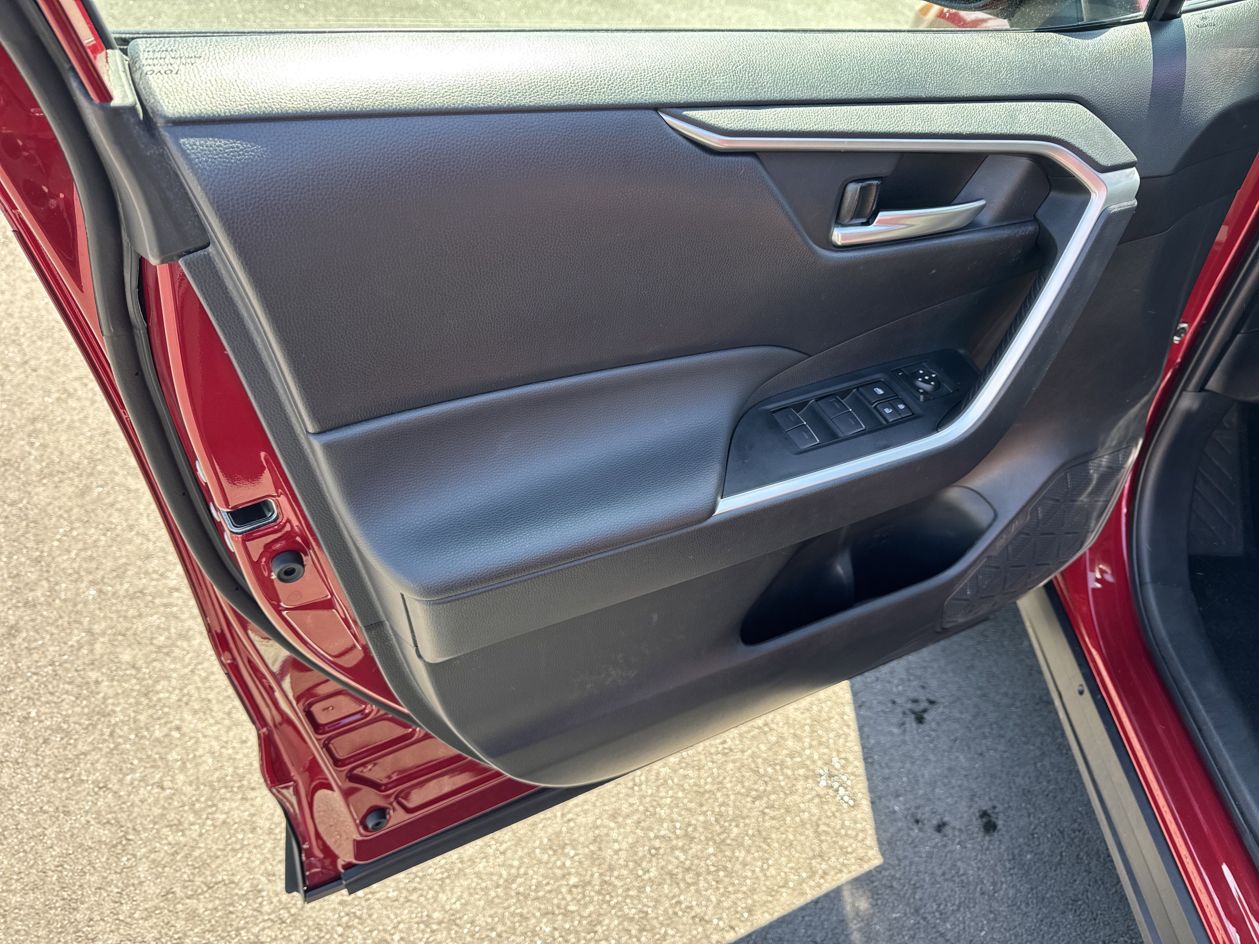 Used 2025 Toyota RAV4 XLE w/ Convenience Package image 12