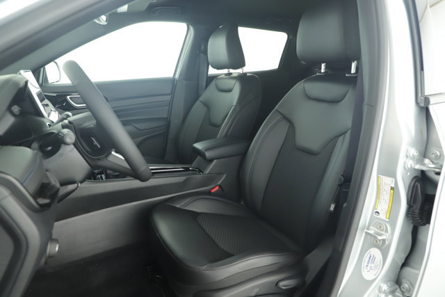 New 2026 Jeep Compass Latitude image 19