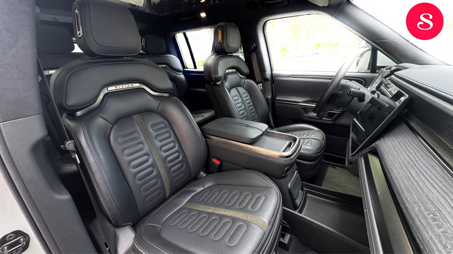 Used 2024 Rivian R1S Adventure AWD/4WD image 18