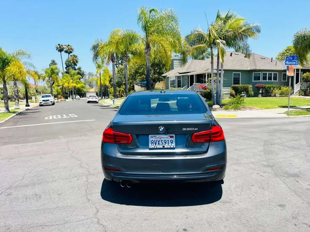 Used 2018 BMW 330e RWD image 6