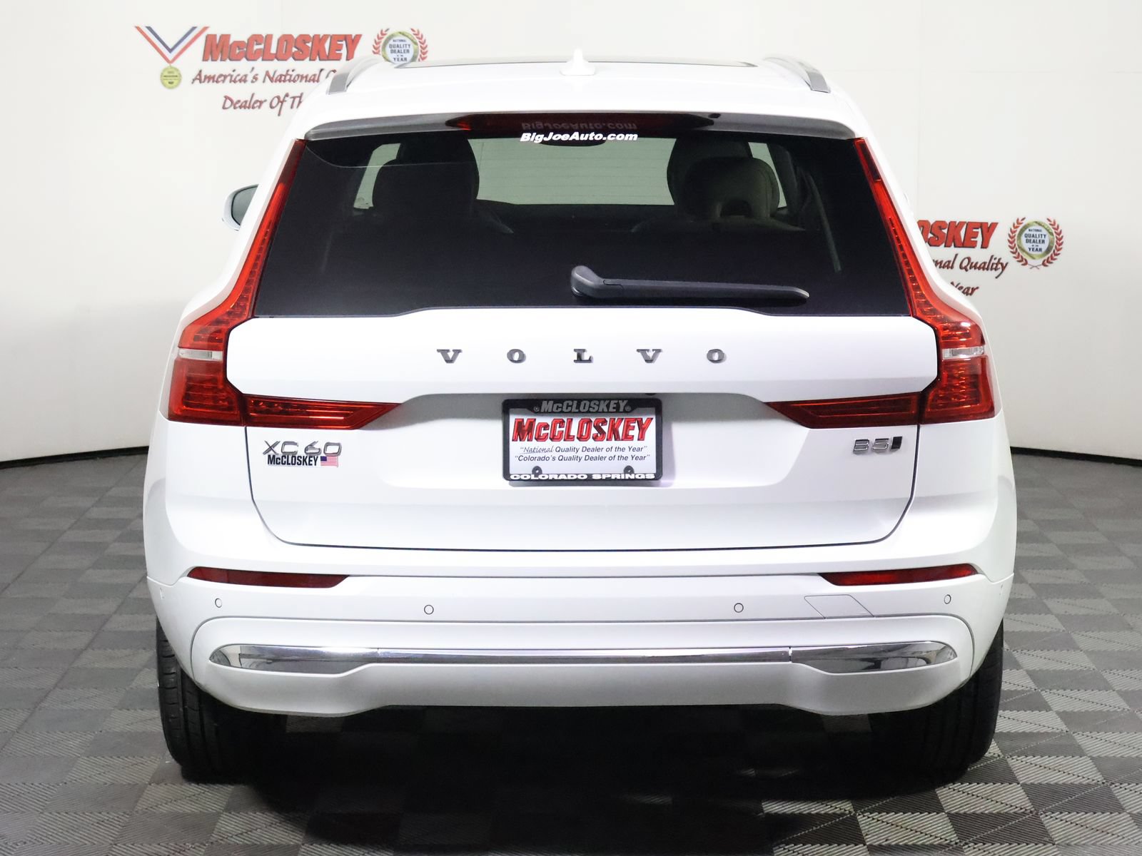 Used 2023 Volvo XC60 B5 Plus AWD/4WD image 6