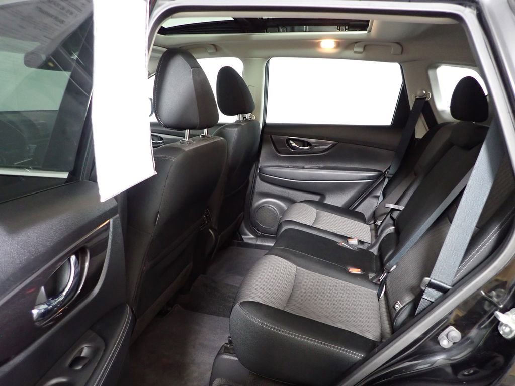 Used 2020 Nissan Rogue SV w/ Sun & Sound Touring Package image 38