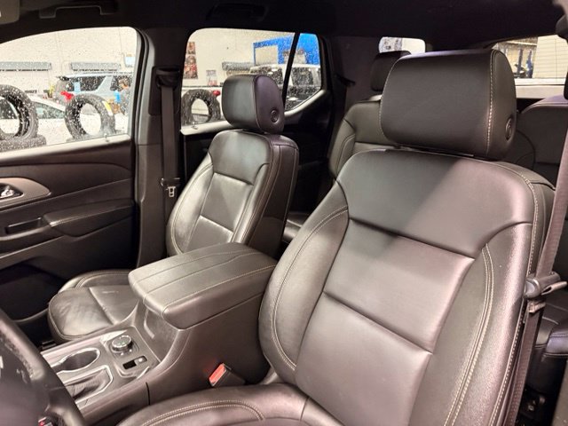 Used 2023 Chevrolet Traverse LT w/ LPO, Floor Liner Package FWD image 7