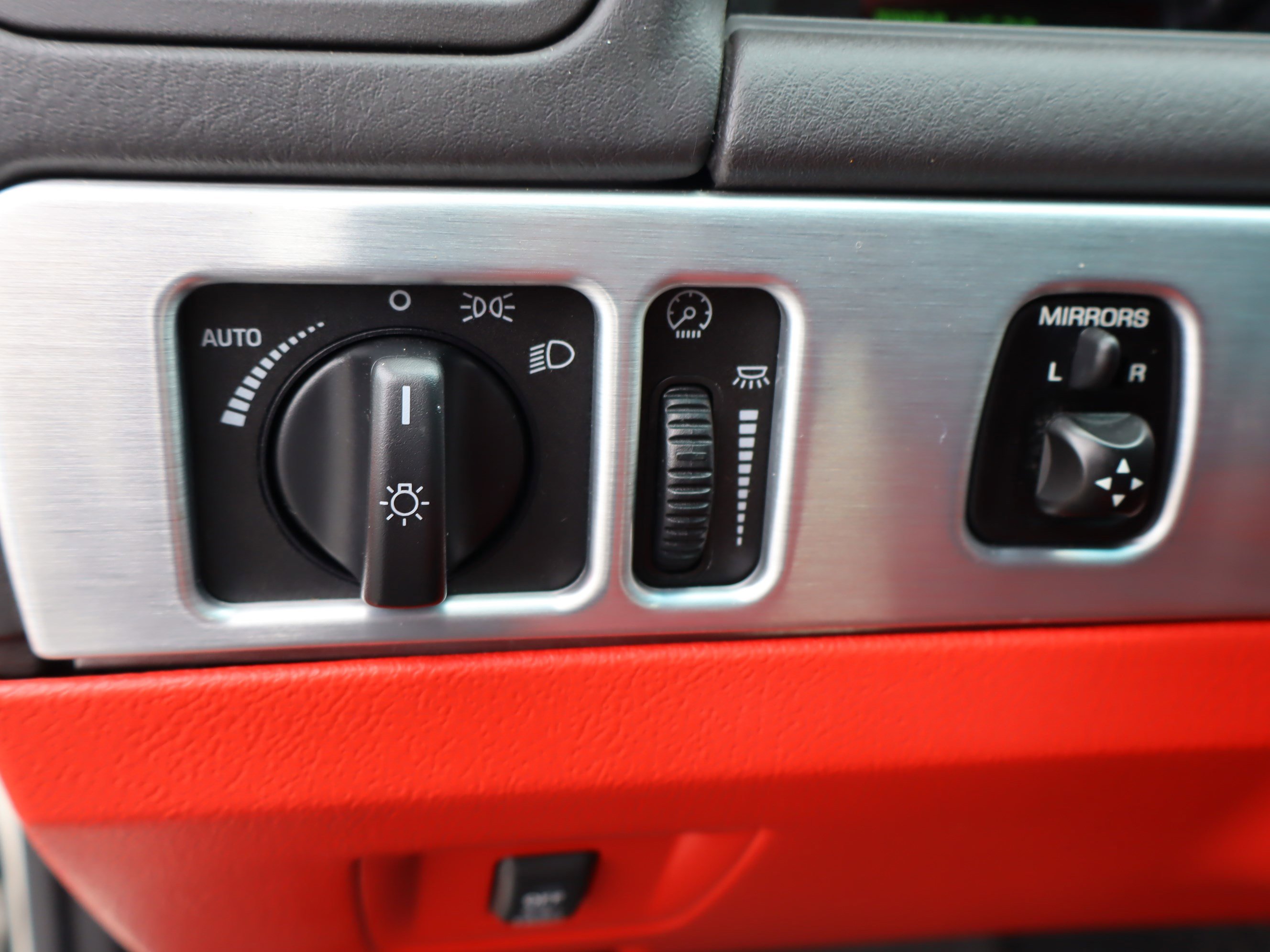 Used 2002 Ford Thunderbird RWD image 17