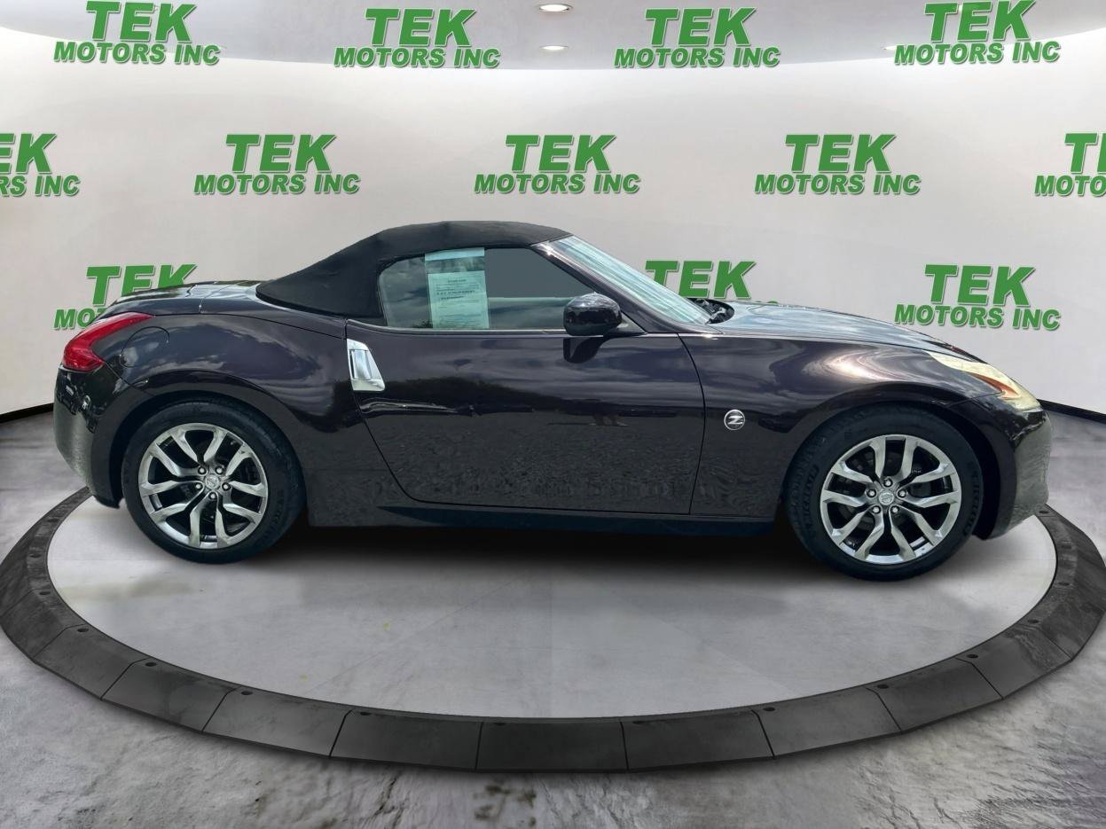 Used 2010 Nissan 370Z Roadster RWD image 5