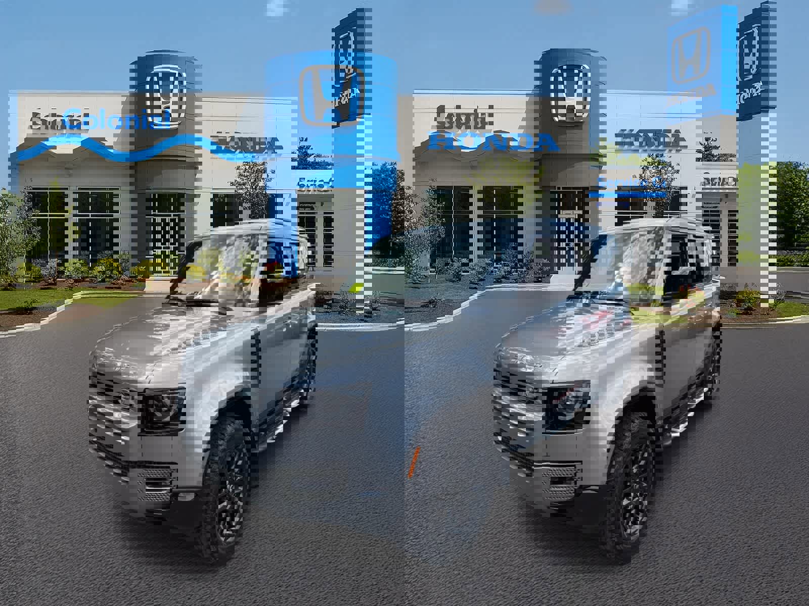 Used 2023 Land Rover Defender 110 X-Dynamic SE image 2