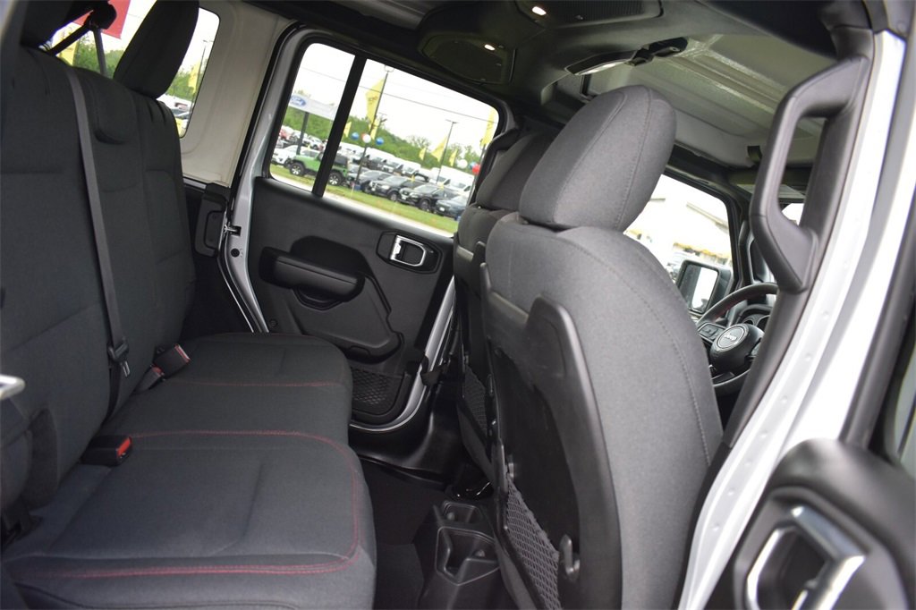 Used 2024 Jeep Wrangler Unlimited Rubicon w/ Technology Group image 18