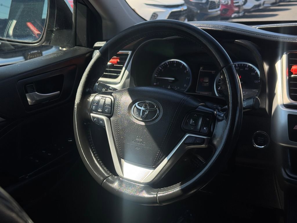 Used 2017 Toyota Highlander SE AWD/4WD image 18