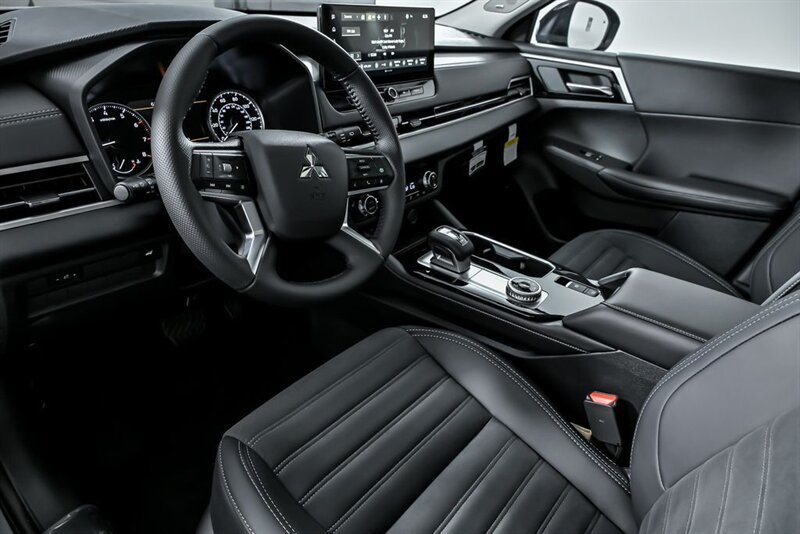 New 2025 Mitsubishi Outlander AWD image 12