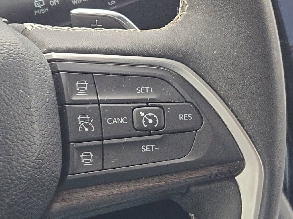 Used 2023 Jeep Grand Cherokee Limited image 23