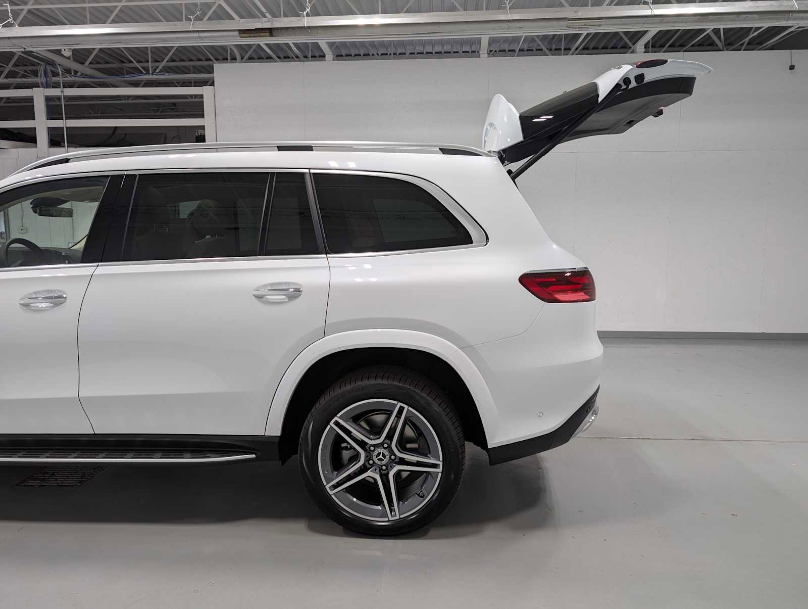 New 2026 Mercedes-Benz GLS 450 4MATIC image 9