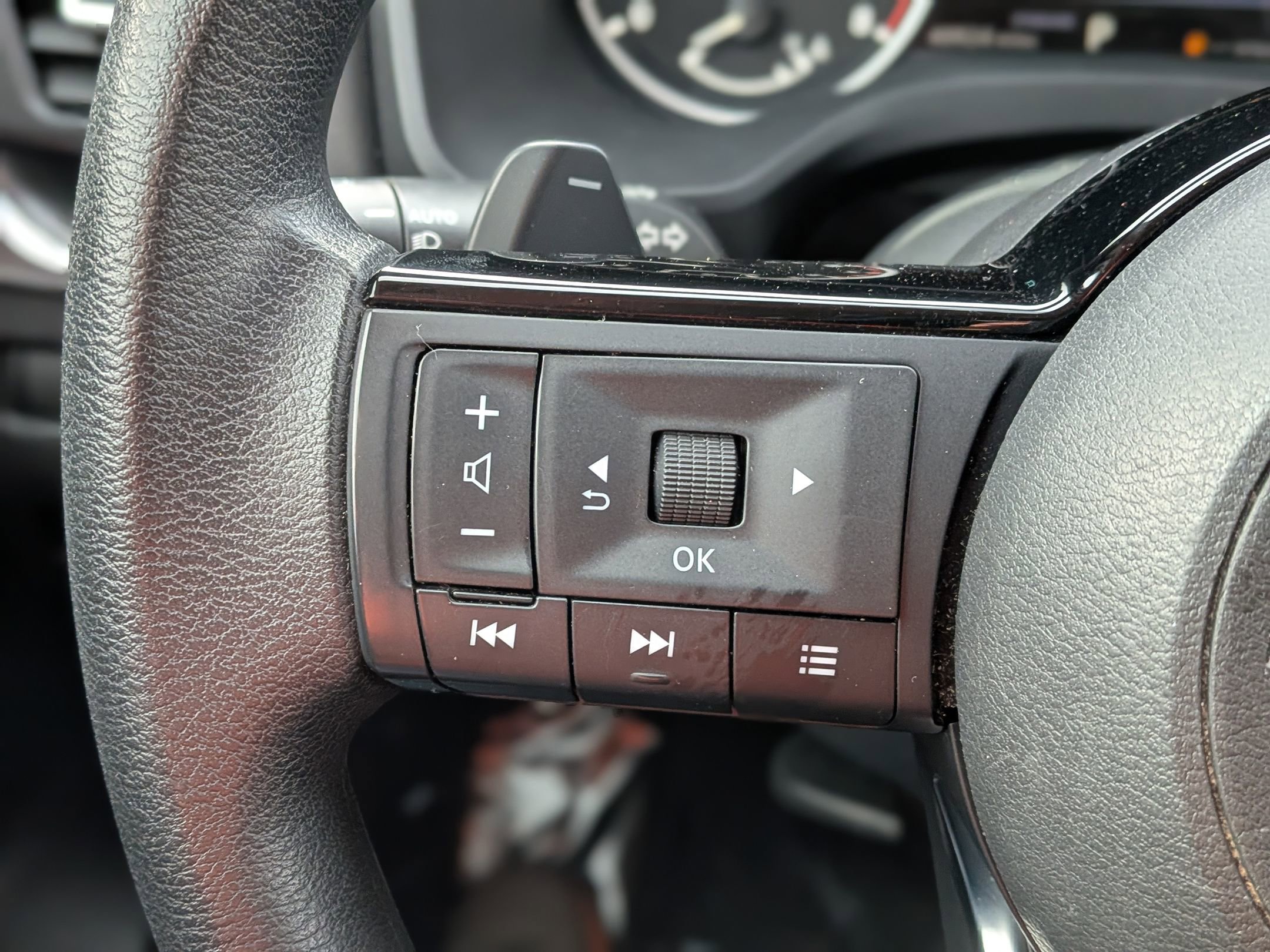 Used 2023 Nissan Rogue SV image 21