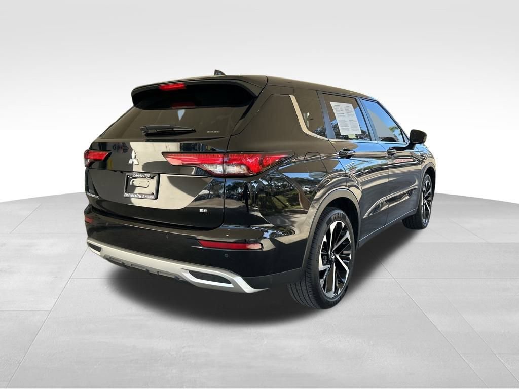 Used 2024 Mitsubishi Outlander SE image 3