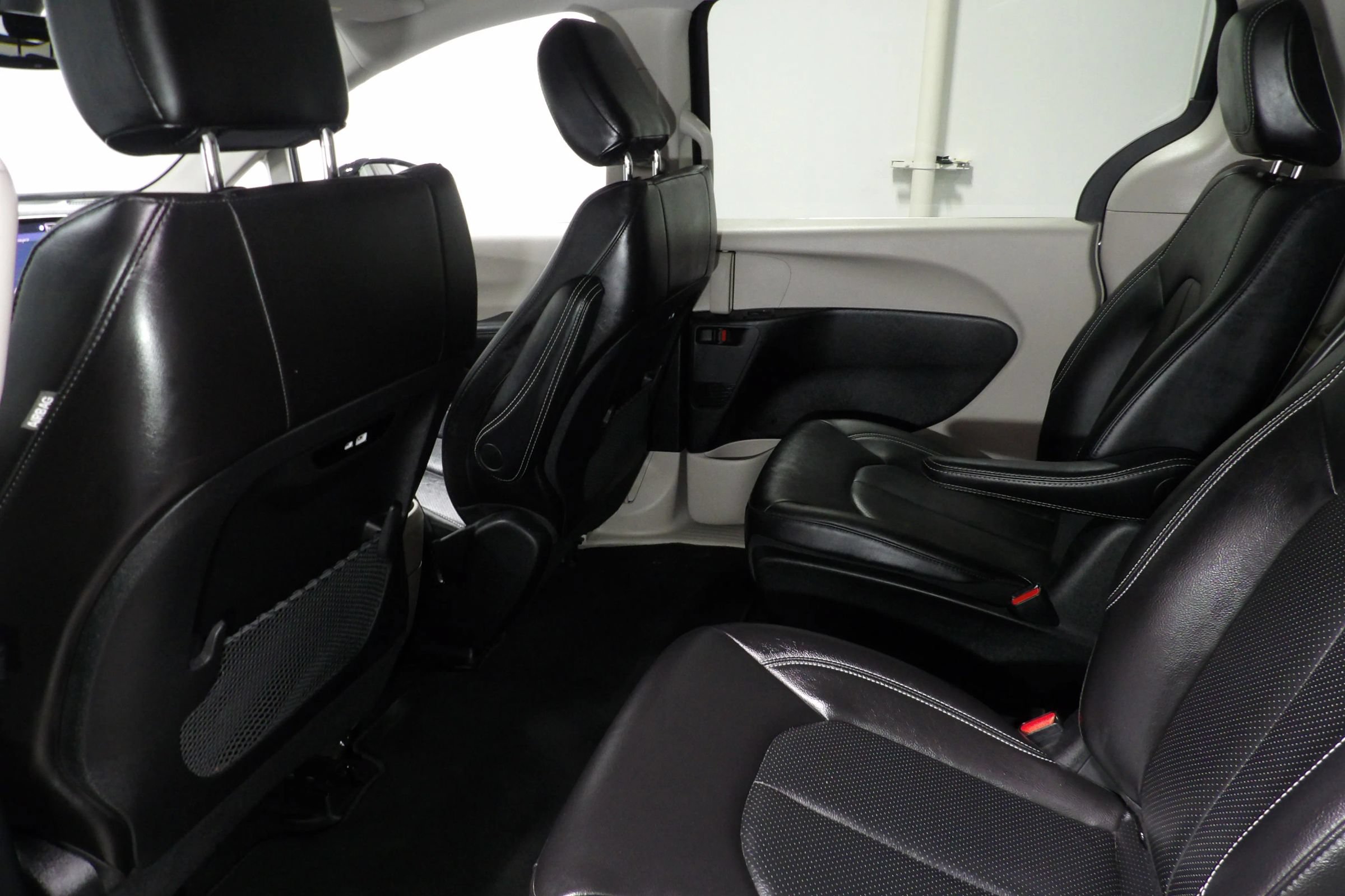 Used 2024 Chrysler Pacifica Limited FWD image 18
