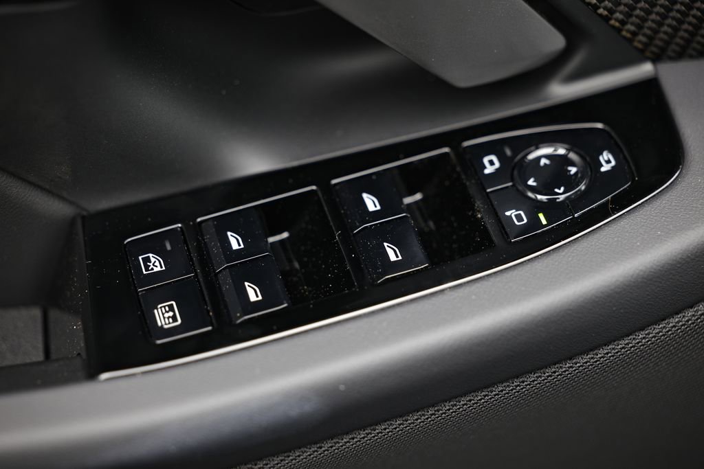 New 2026 BMW 550e xDrive w/ Executive Package AWD/4WD image 18